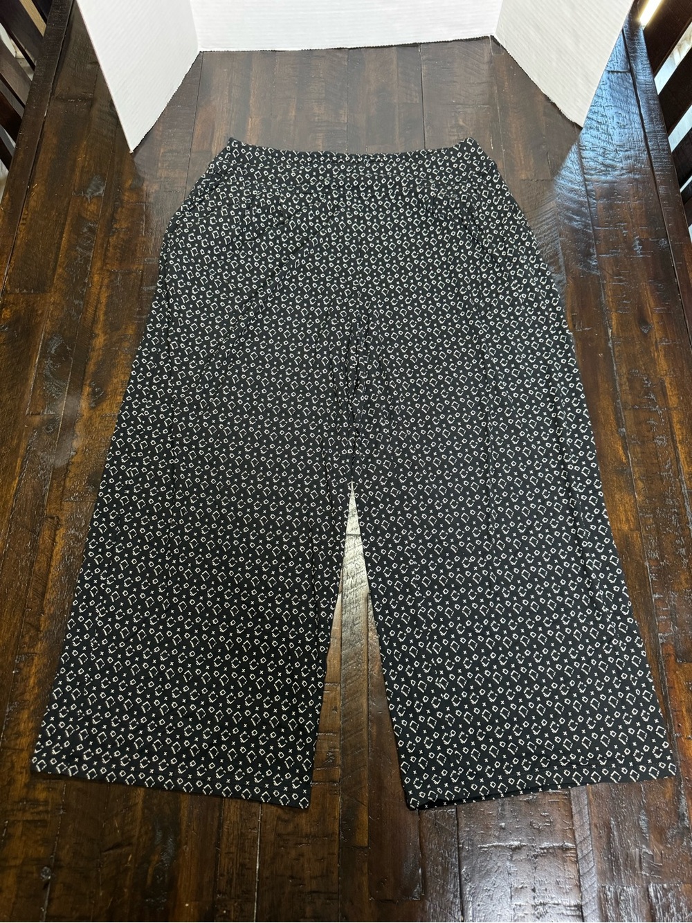 J. Jill Black Wide-Leg Pants with White Geometric Print